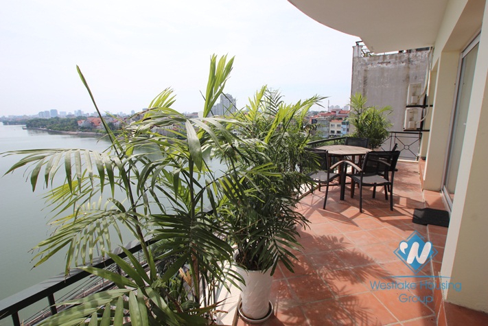 Three-bedroom apartment on the lake for rent in Westlake area